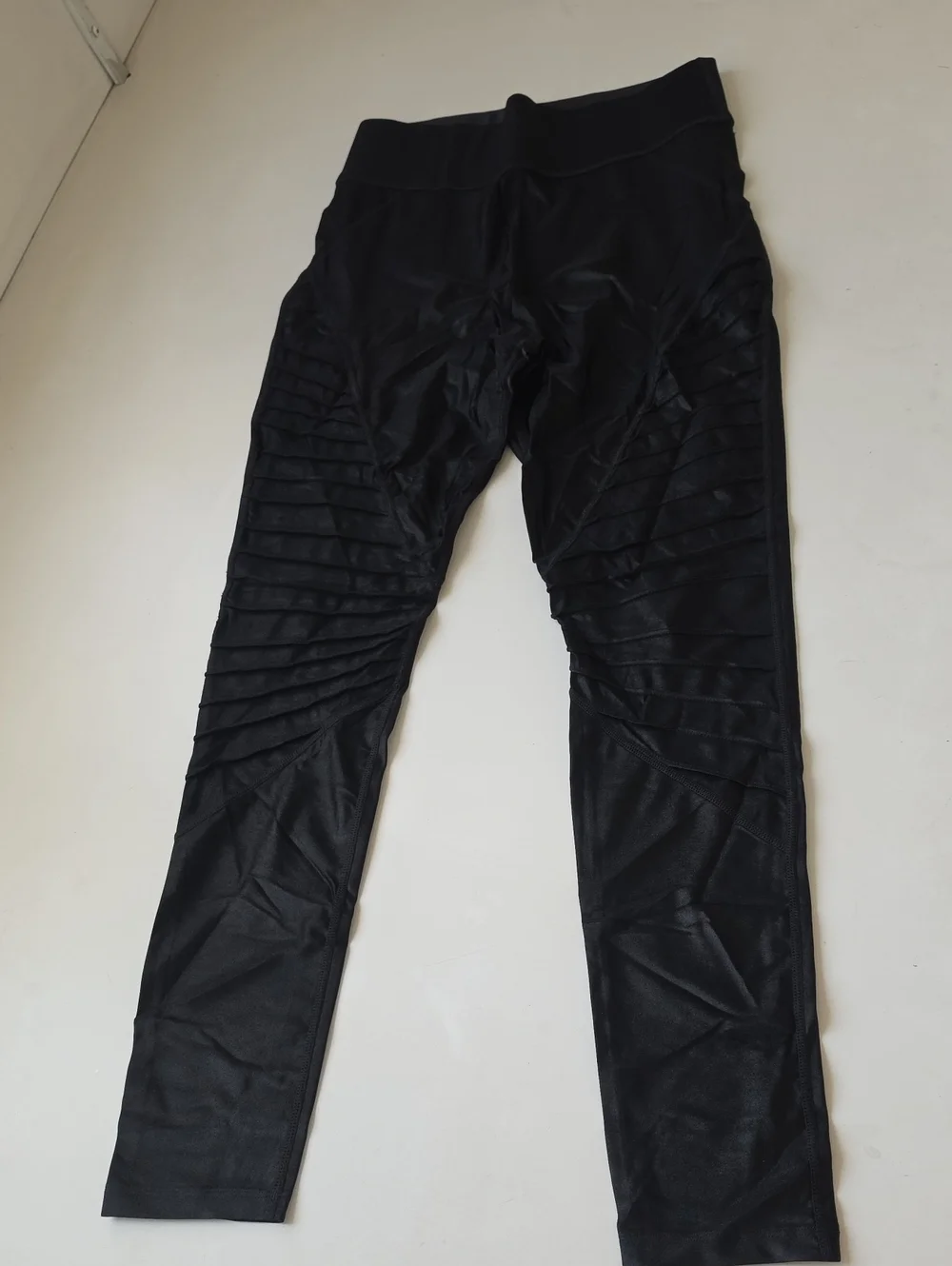 Carbon38 metallic pleat pin tuck moto shine leggings